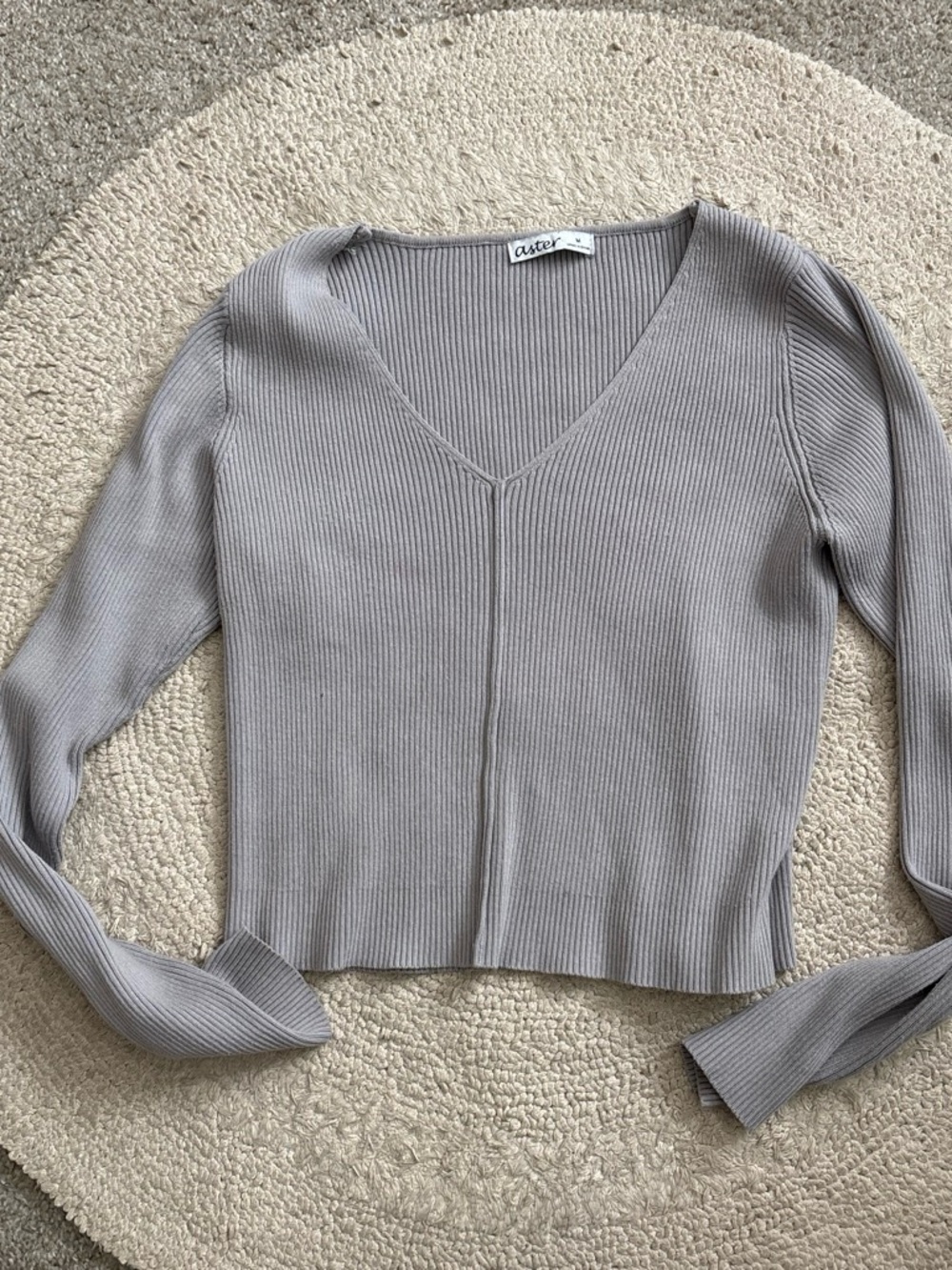 Vneck ribbed sweater